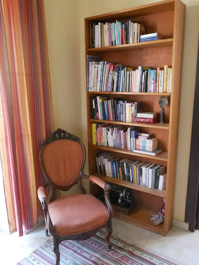 Artistic And Spacious Apartment Alora
