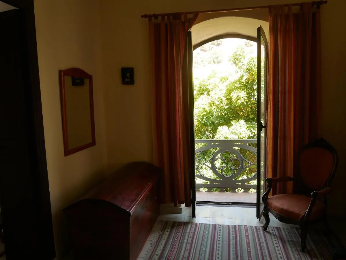 Artistic And Spacious Apartment Alora