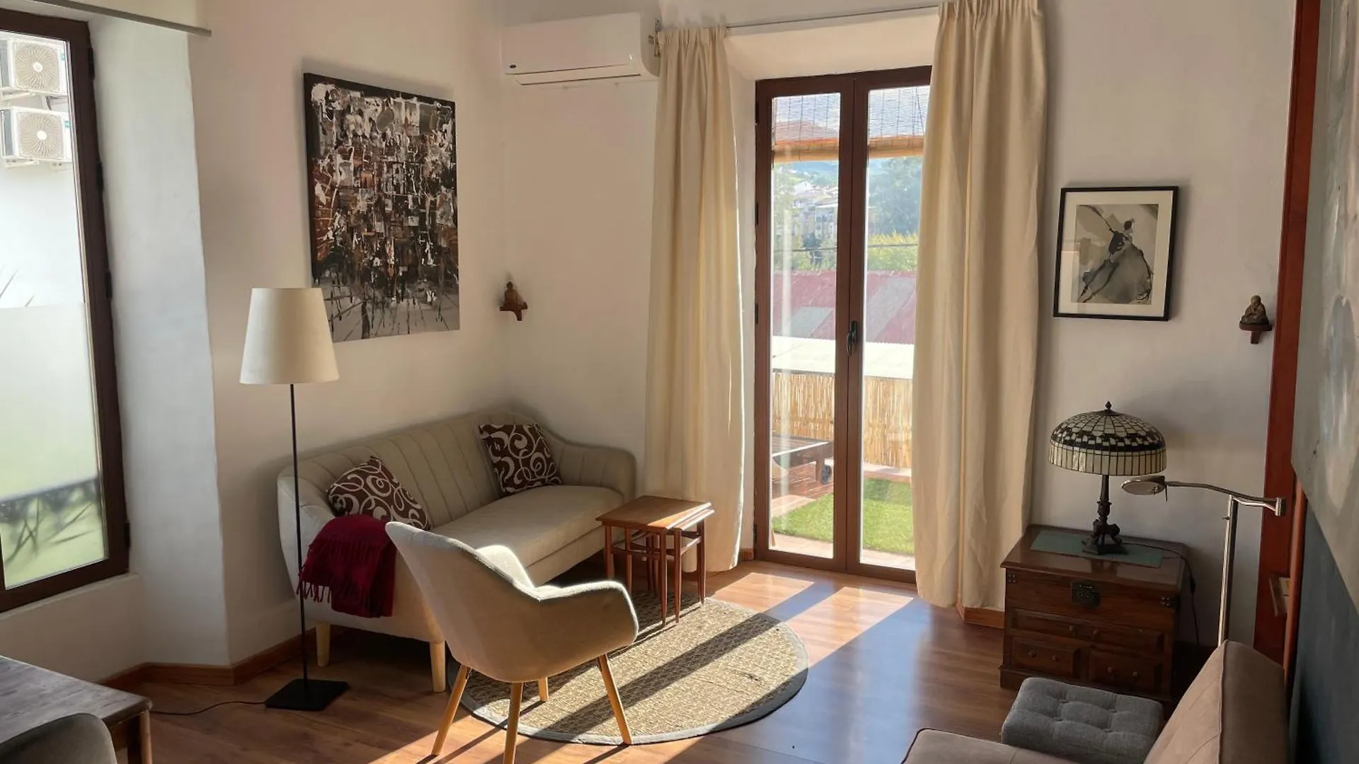 Artistic And Spacious Apartment Alora